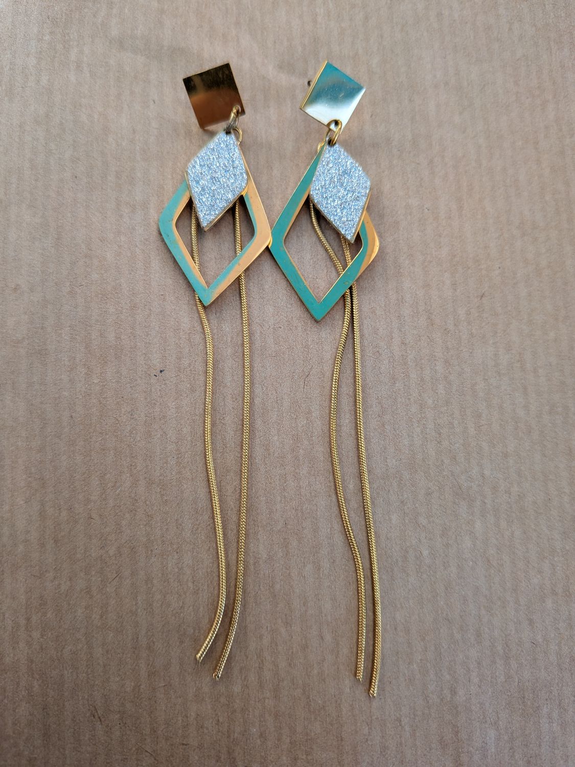 Boucle d'oreille "losanges géométriques et chaînes serpent"