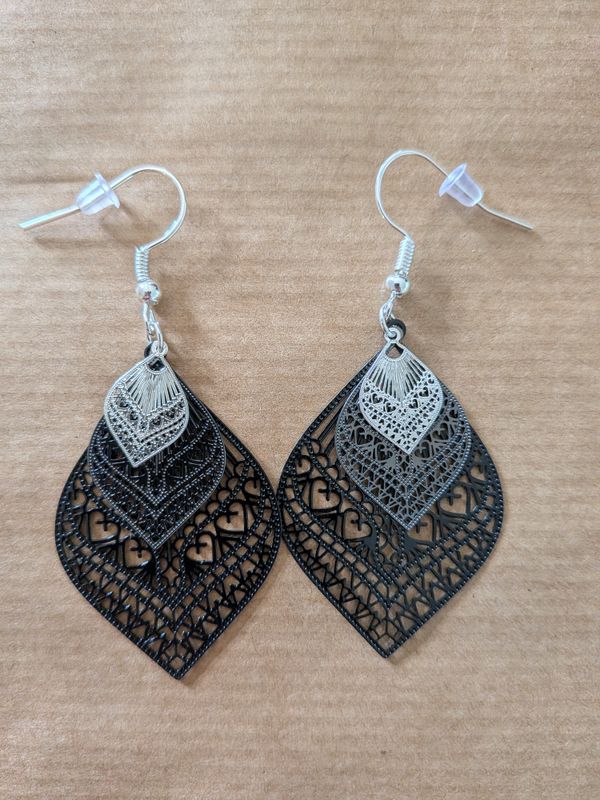 Boucles d'oreille "filigrane bohème" noir er argenté
