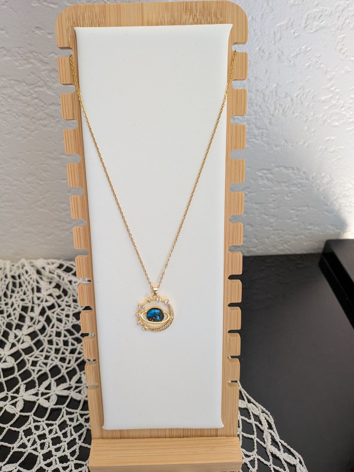 Collier pendentif "orbite galactique"