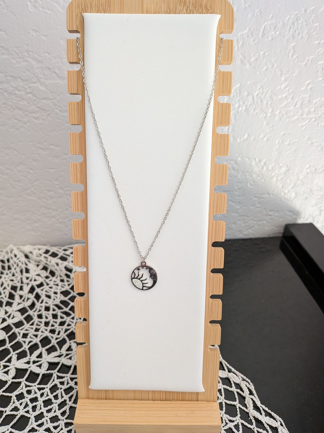 Collier Médaillon "Dualité Céleste" Soleil & Lune