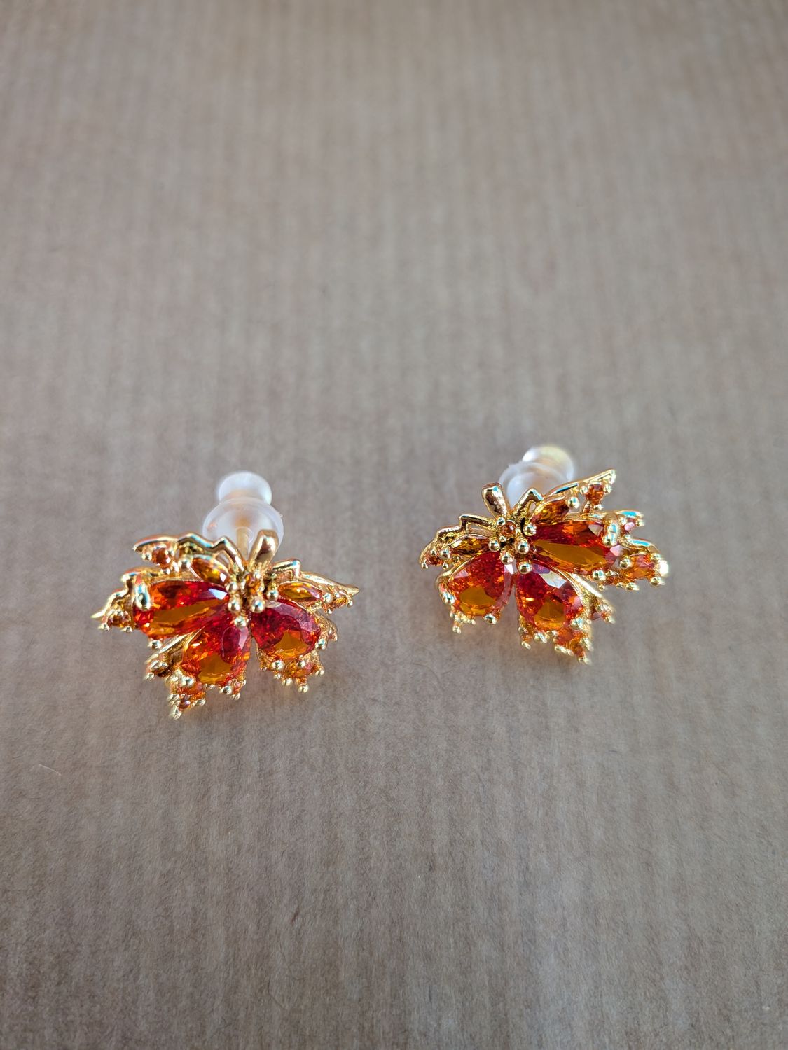 Boucle d'oreille Puces "Feuilles d'Automne" Cristaux Ambrés – Finition Dorée