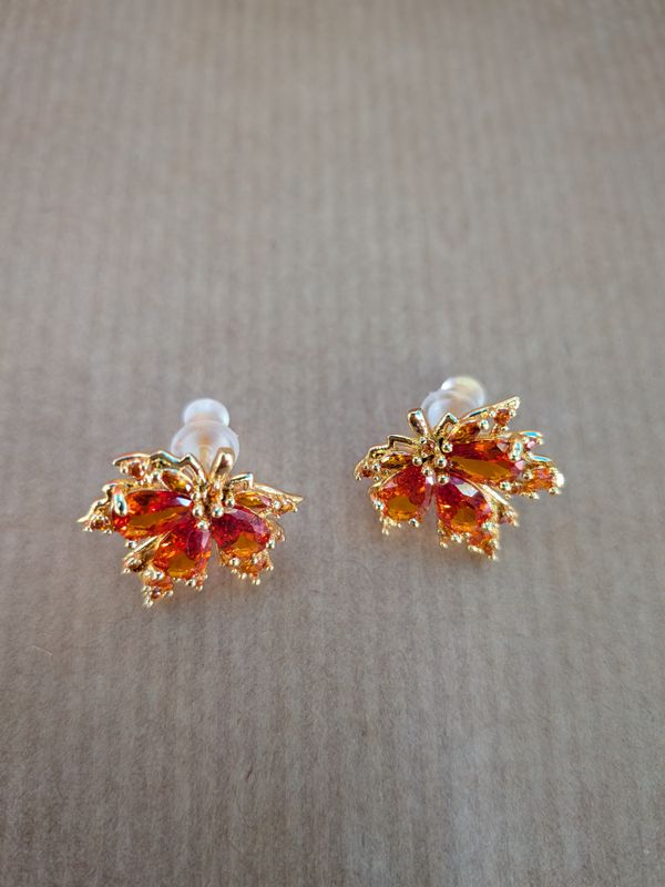 Boucle d'oreille Puces Boucle d'oreille Puces "Feuilles d'Automne" Cristaux Ambrés – Finition Dorée