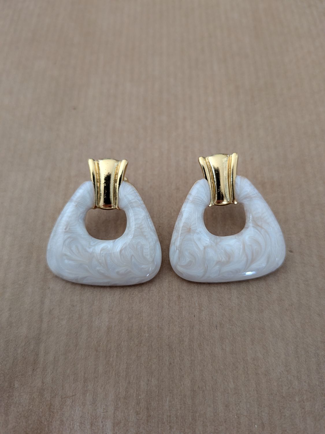 Boucles d'oreille blanche marbré et doré