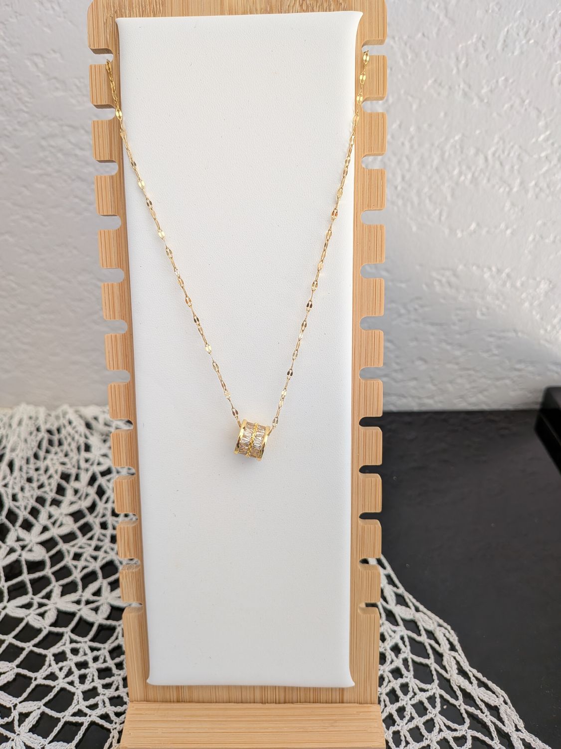 Collier Pendentif "Barillet Scintillant" Doré