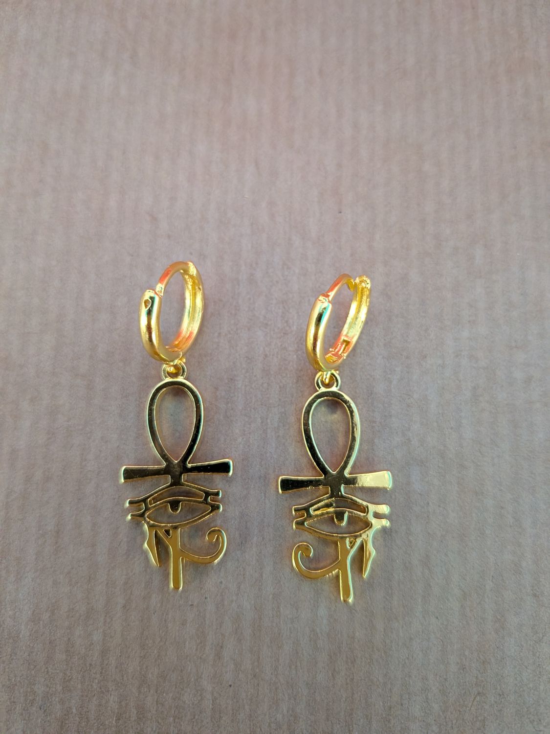Boucle d'oreille créole Ankh et Œil de Horus – Plaqué Or