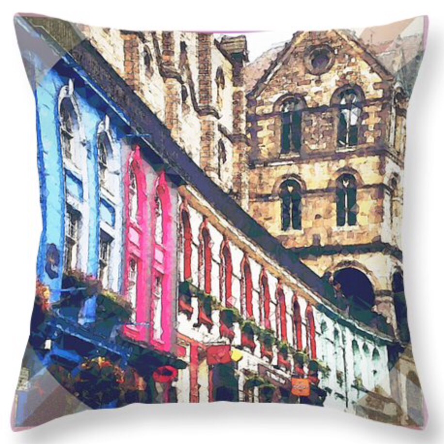 Cushion measuring 16x16 inches complete with zip and hollow fibre insert. Free Postage within uk 😀