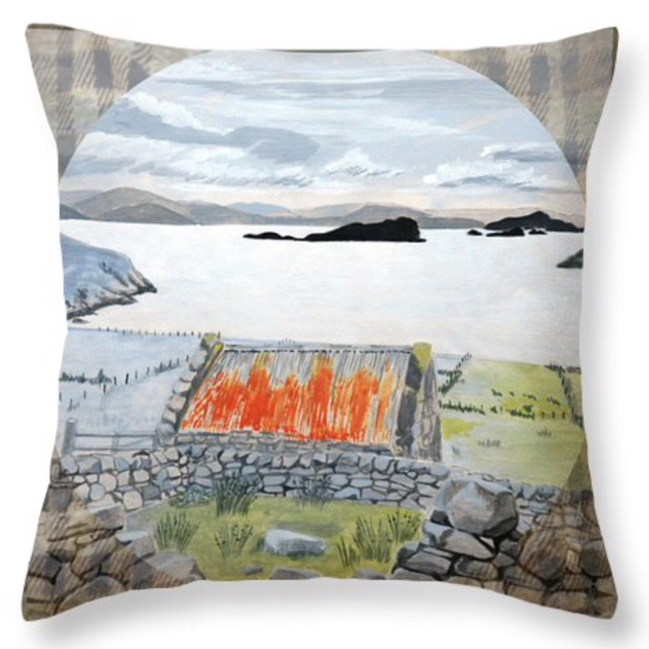 Cushion measuring 16x16 inches complete with zip and hollow fibre insert. Free Postage within uk 😀