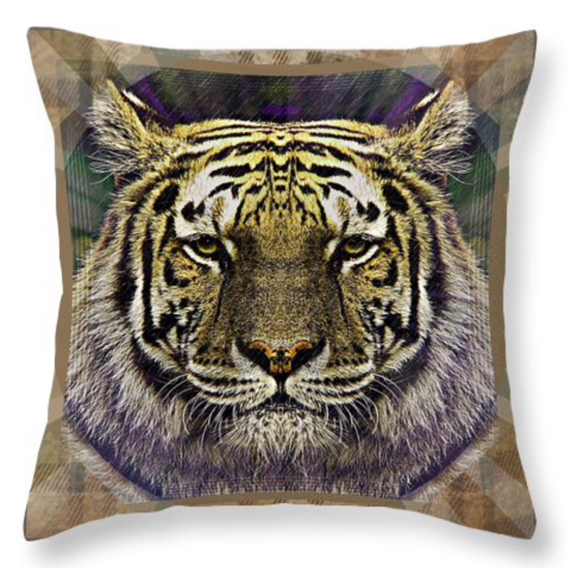 Cushion measuring 16x16 inches complete with zip and hollow fibre insert. Free Postage within uk 😀