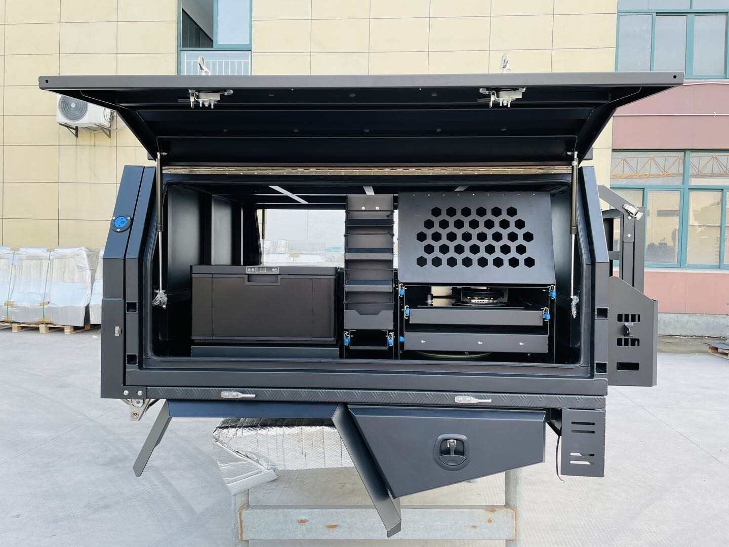 Ute-Canopy Terna