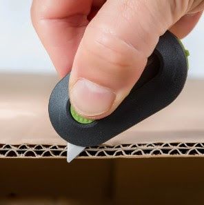 Mini cutter autoretráctil