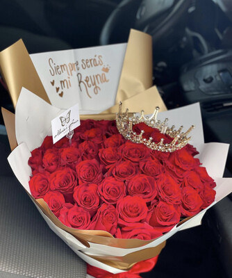 buchón con corona y texto personalizado 50 rosas #6 