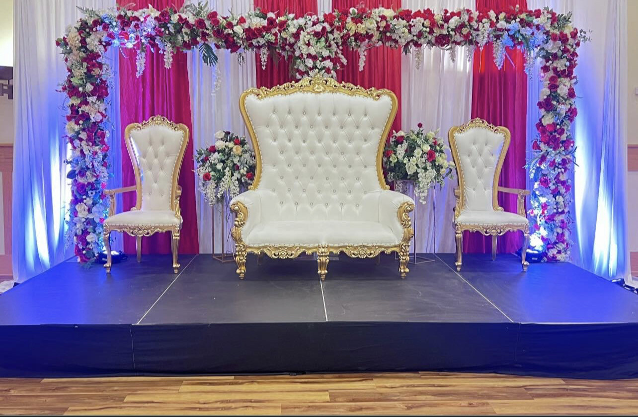 Throne chair Big  gold for rent 