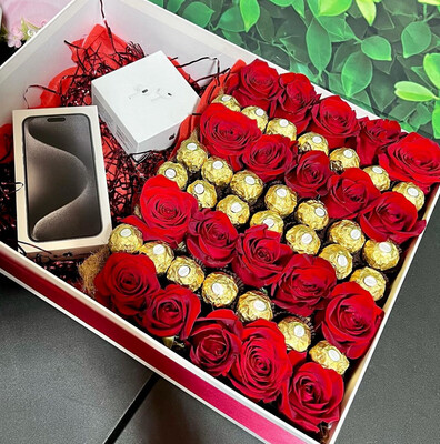 Box with personalized rose