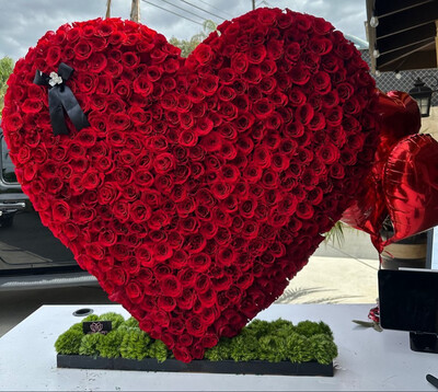 Giant heart 1,000 roses