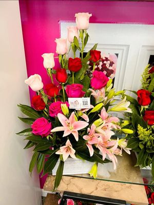 Flower arrangements for Mother’s Day Lilis and roses