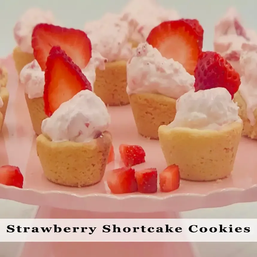 Carmie's Strawberries n Cream Cheesecake Dip