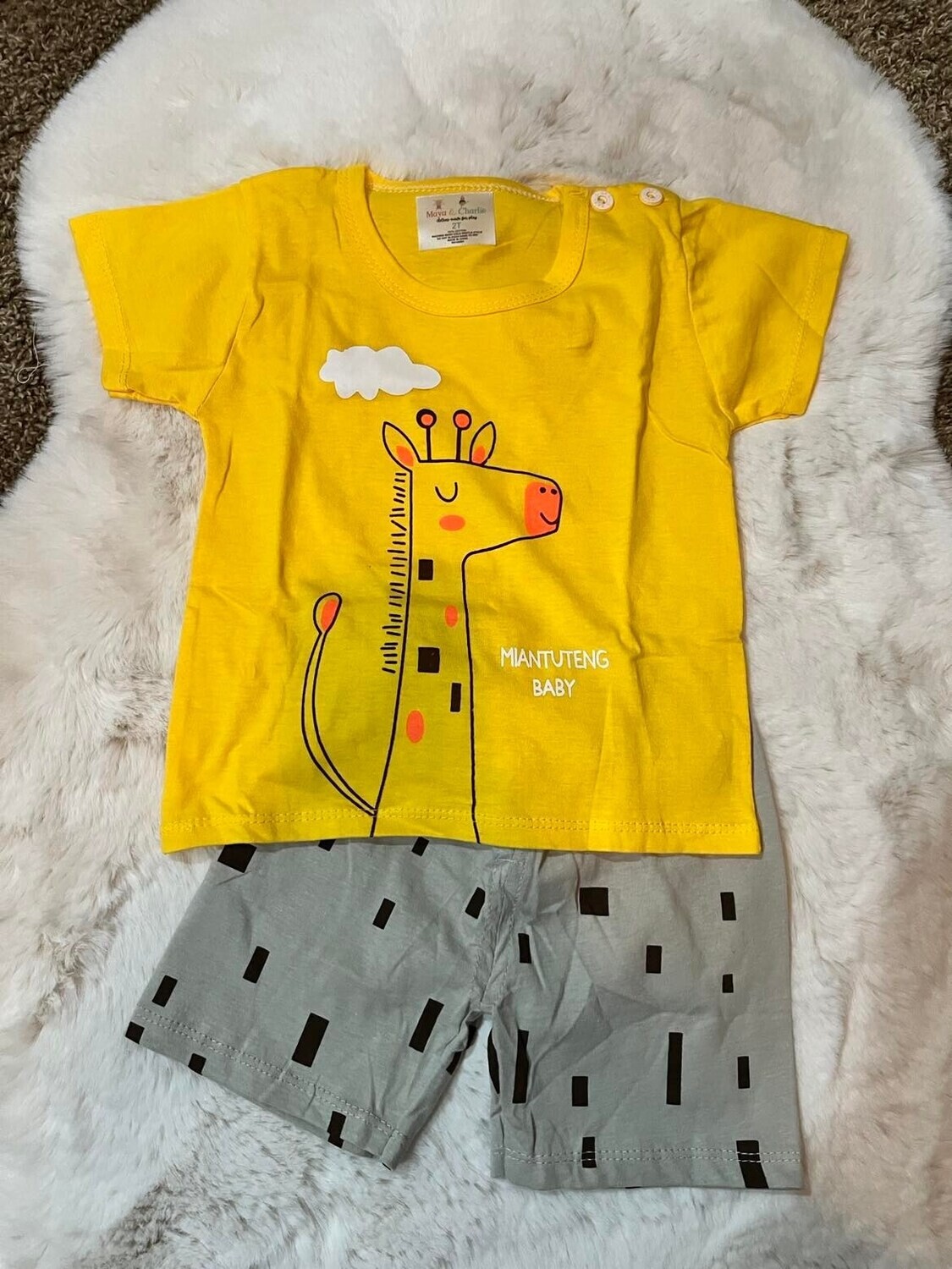 Giraffe Shorts Set  - 2t