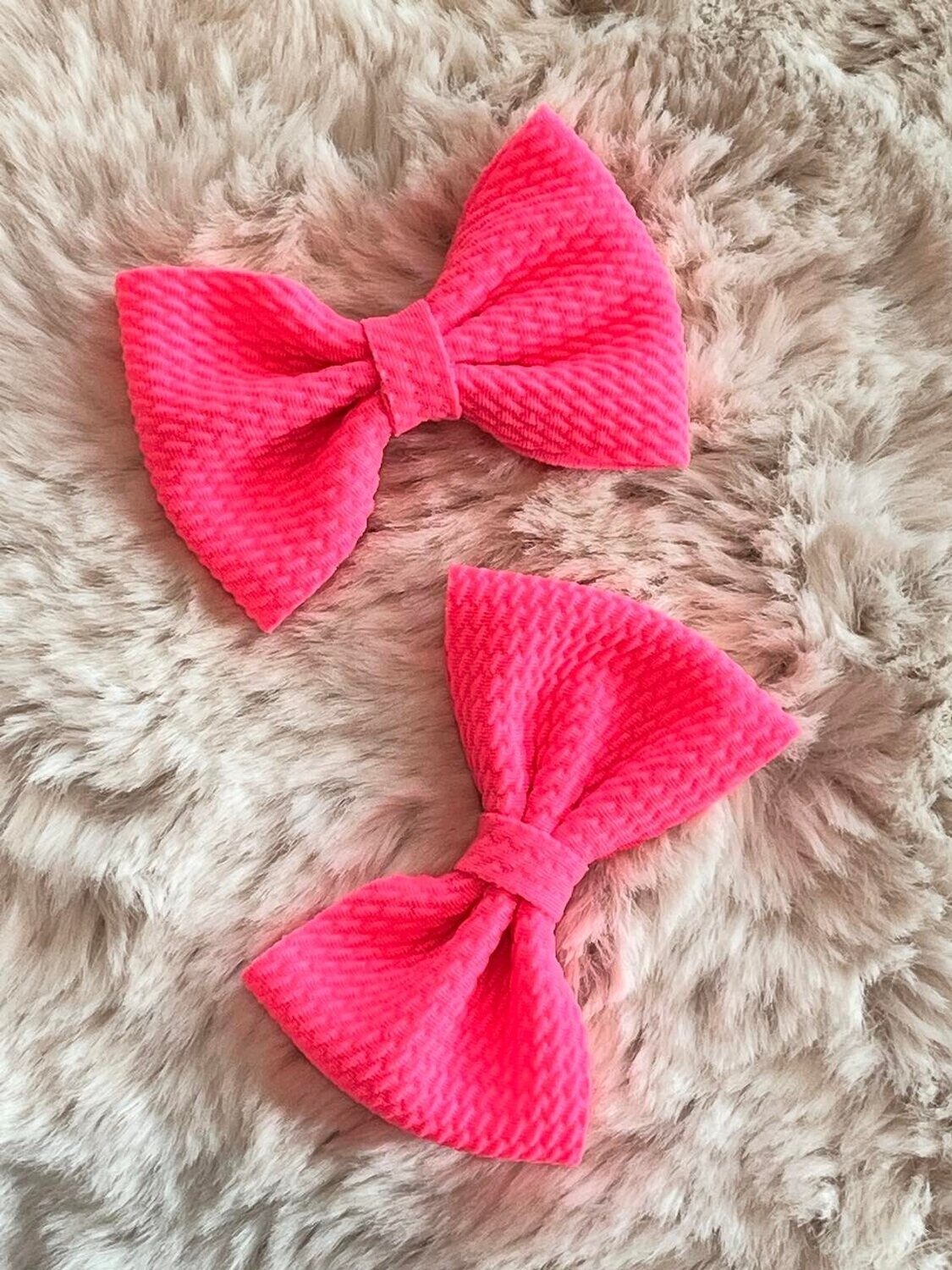 Bow2461 - Fluorescent Pink Piggy Set