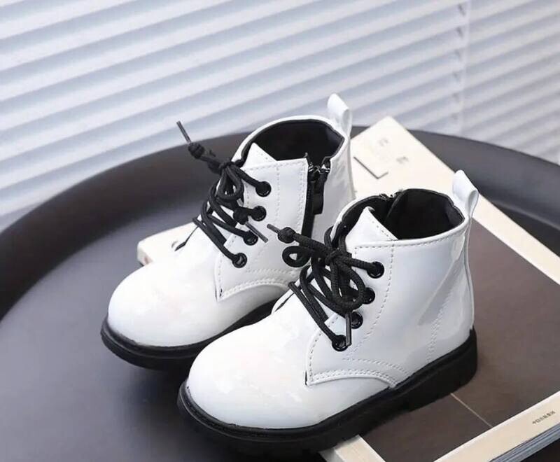 White Boots - 9 1/2 Little Kid