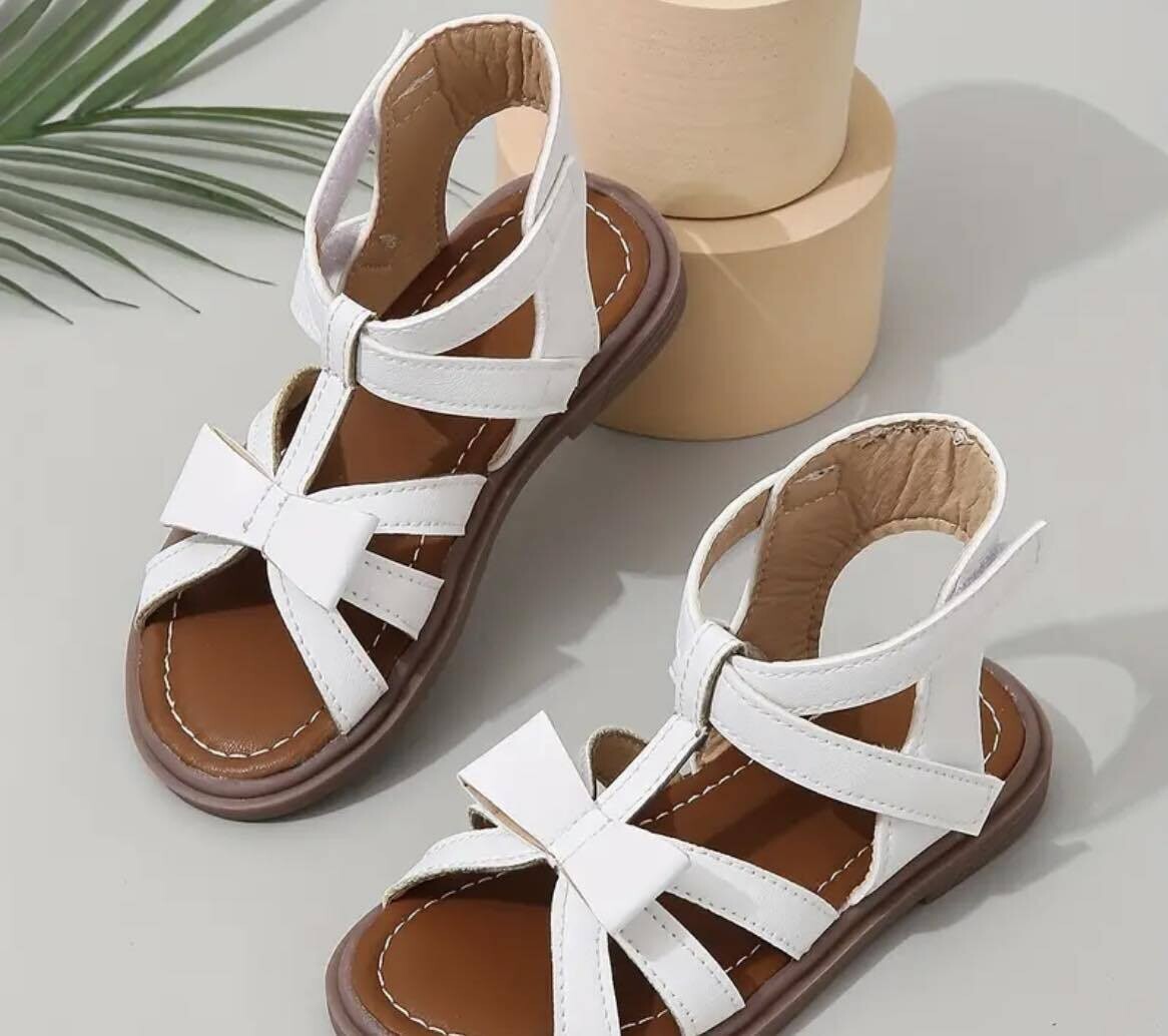 White Sandals - 9 1/2 Little Kid