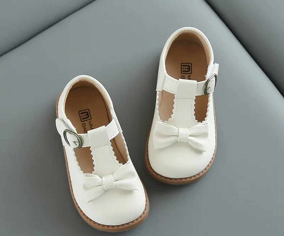 Cream Mary Jane Bow Shoes - 8 1/2 Toddler