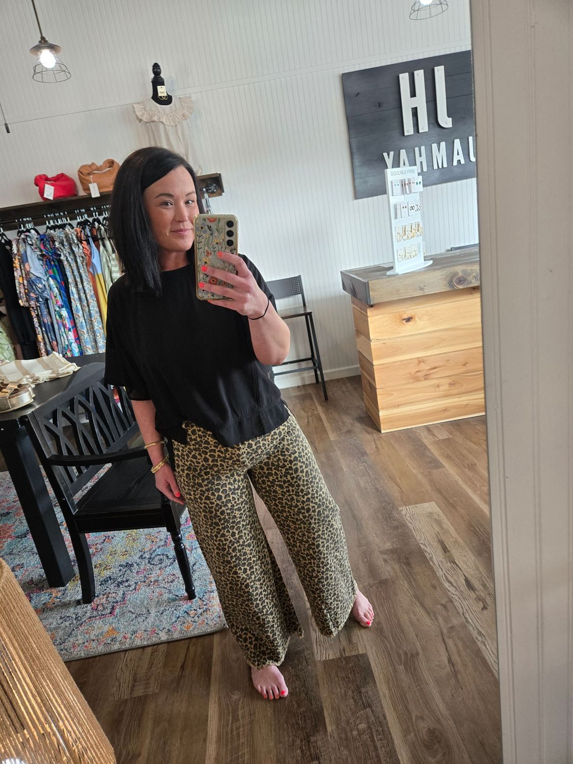 MID RISE WIDE LEG LEOPARD PANTS
