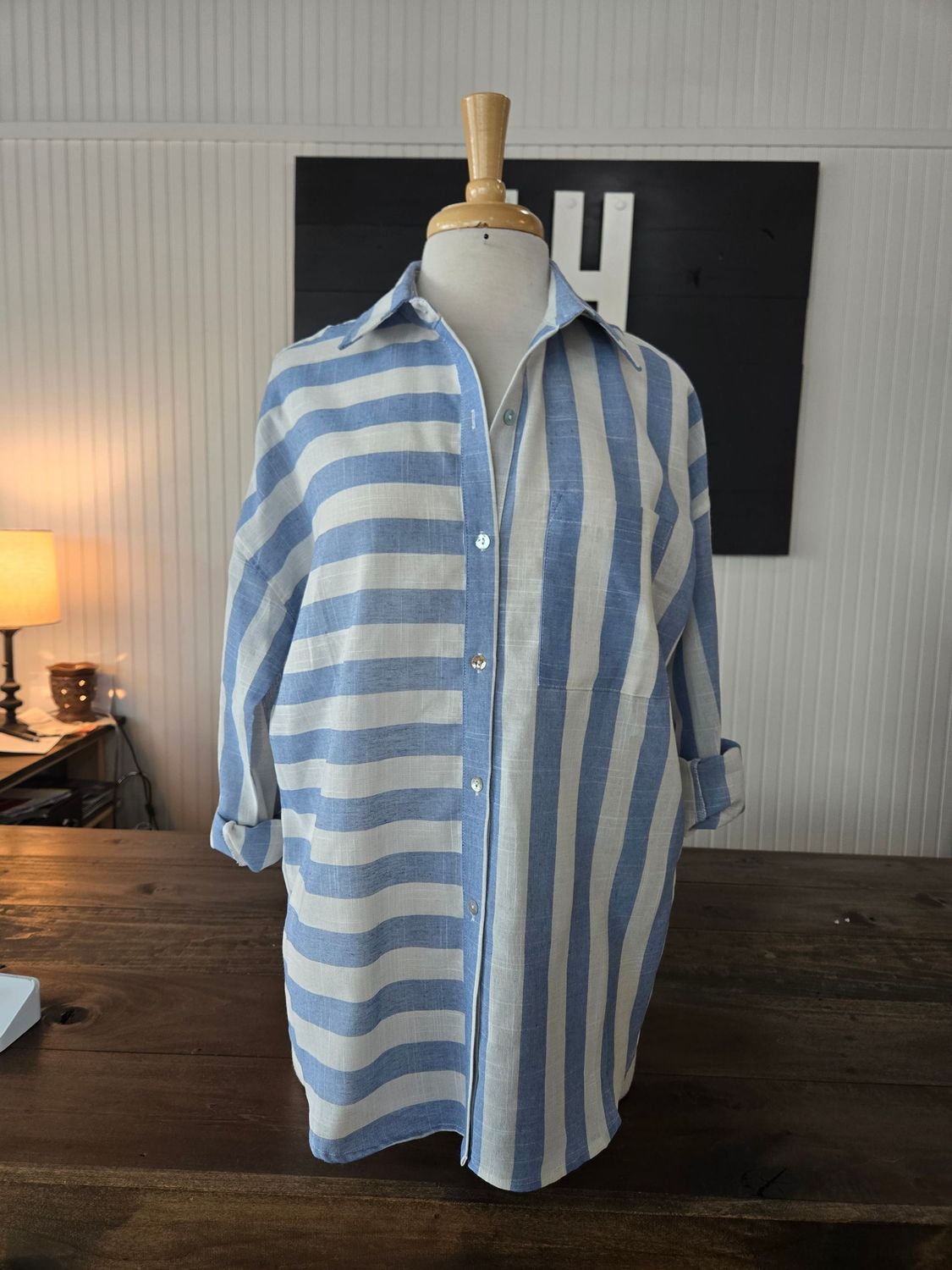 BUTTON DOWN LINEN TOP/BLUE