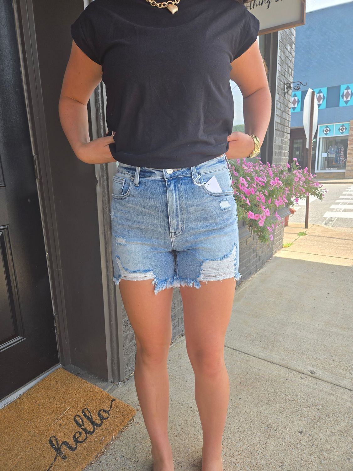 RISEN HIGH RISE MID THIGH SHORTS