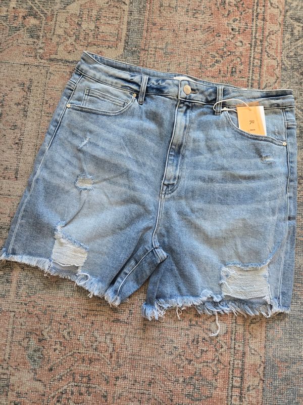 RISEN HIGH RISE MID THIGH SHORTS