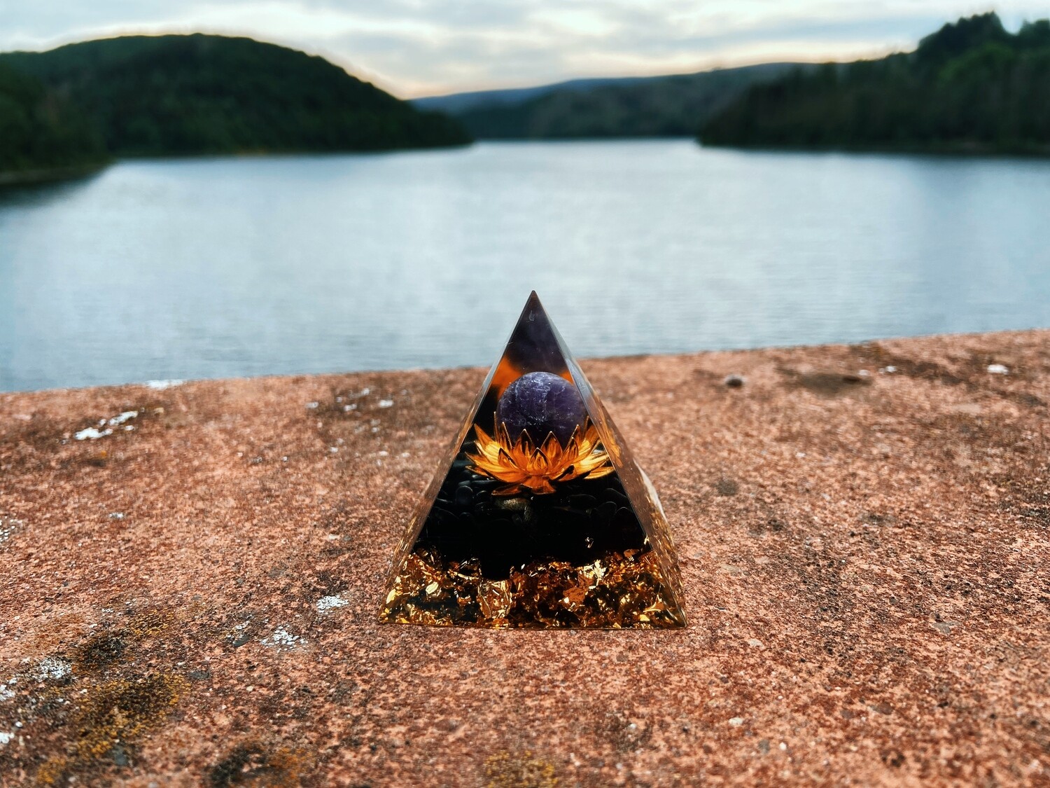 1A03 Orgonit Pyramide Kristall Reiki Amethyst Chakra Meditation Home Dekor Sphere Stein Schutz