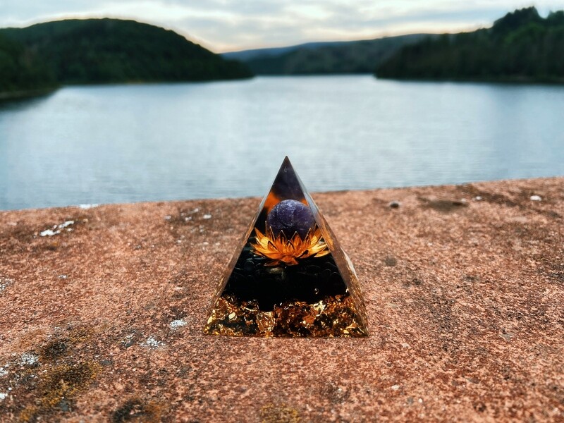 1A03 Orgonit Pyramide Kristall Reiki Amethyst Chakra Meditation Home Dekor Sphere Stein Schutz