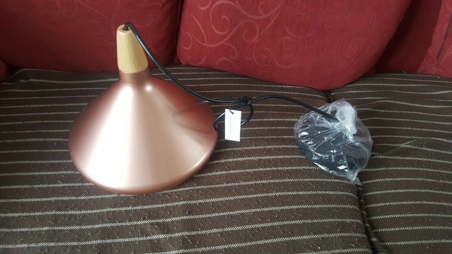LUMINAIRE SUSPENDU SCANDINAVE MÉTAL ROSE DIAMÈTRE 27CM