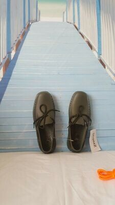 CHAUSSURE ENFANT DE MARQUE SHOOZz " PARIS " POINTURE 34 DE COULEUR VERTE  ARMÉE 