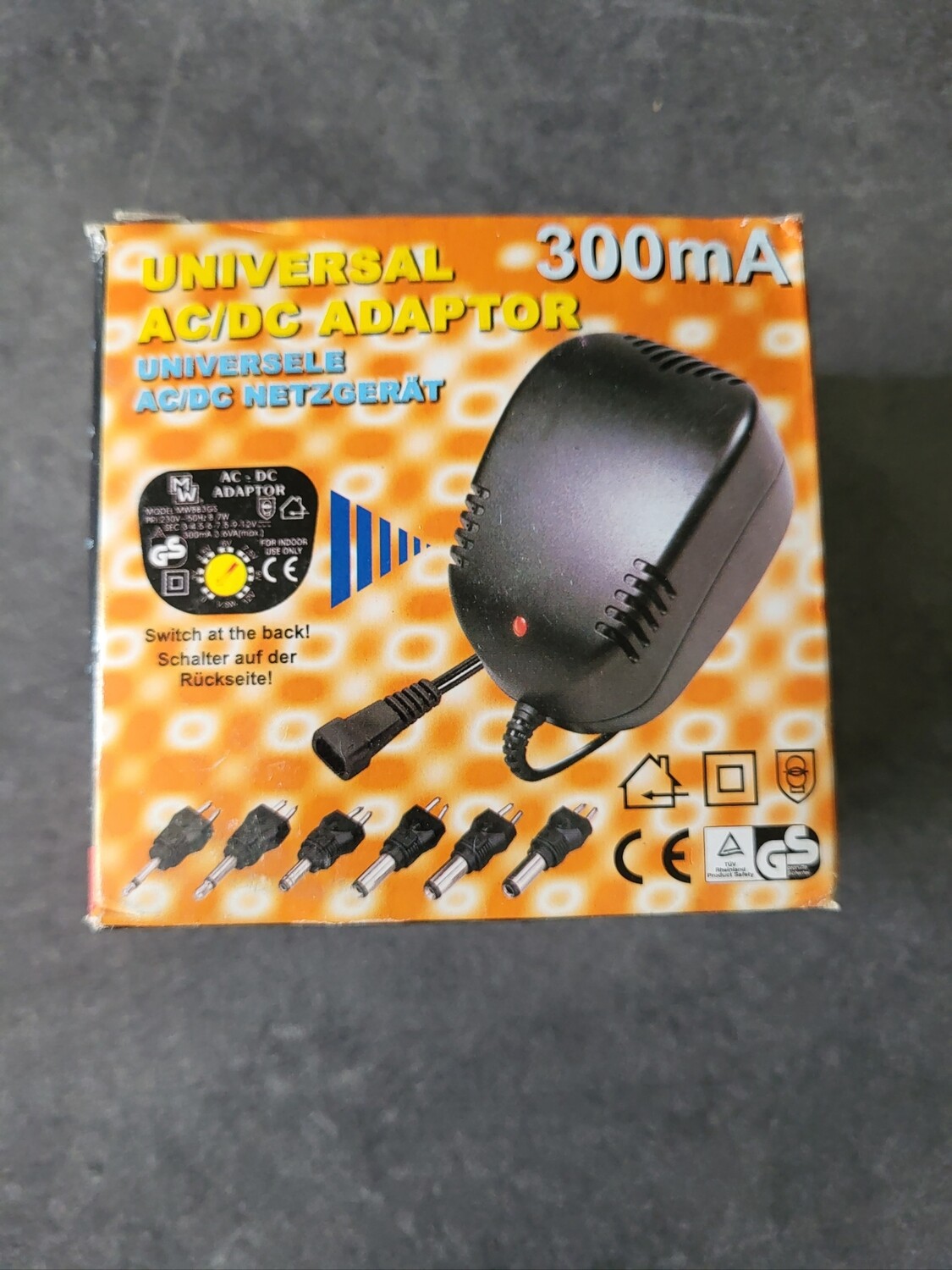 TRANSFORMATEUR UNIVERSEL 230V / 3V-4.5V-6V-7.5V-9V-12VDC 300MA