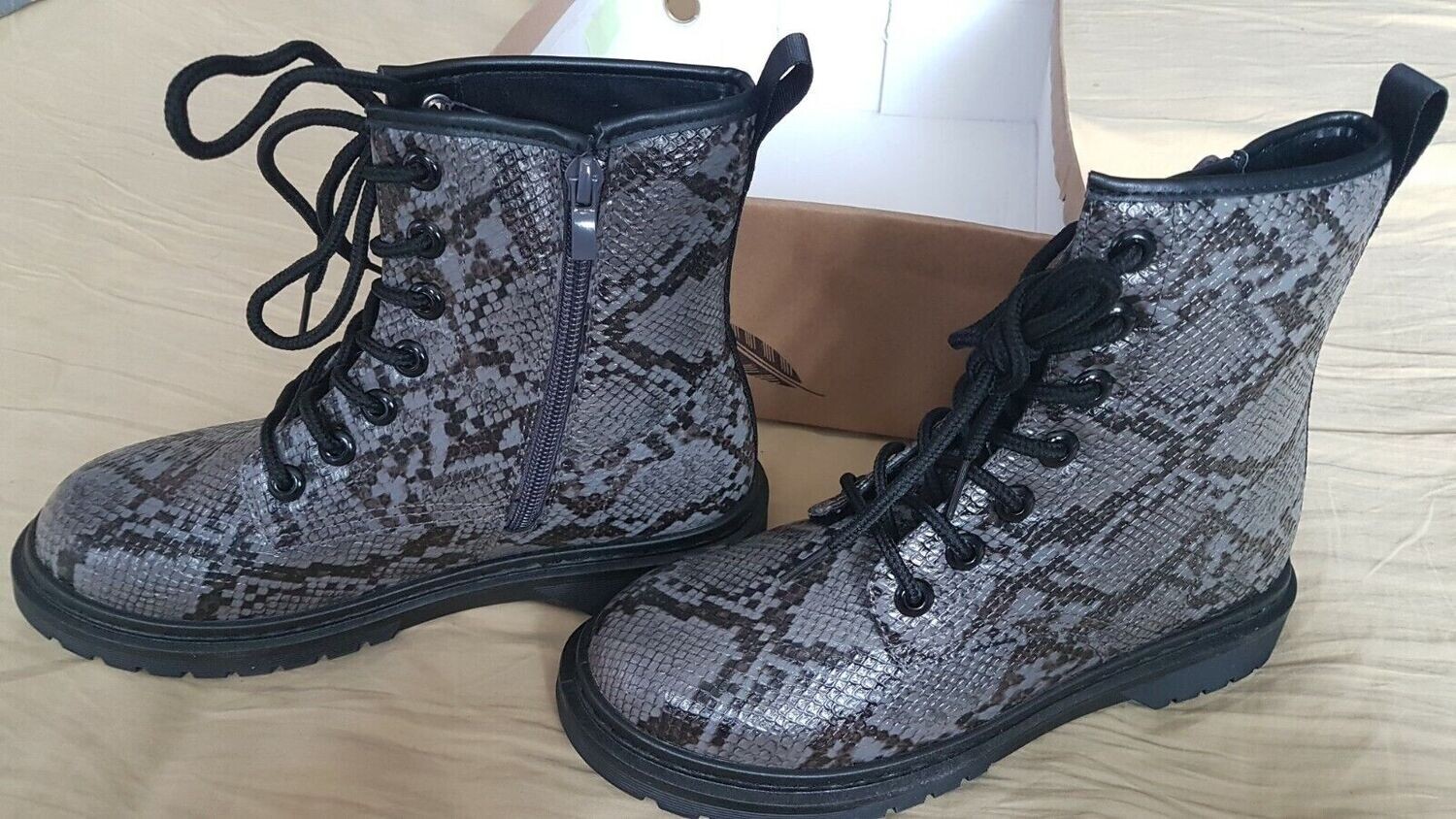 Boots styles "snake" pointure 37