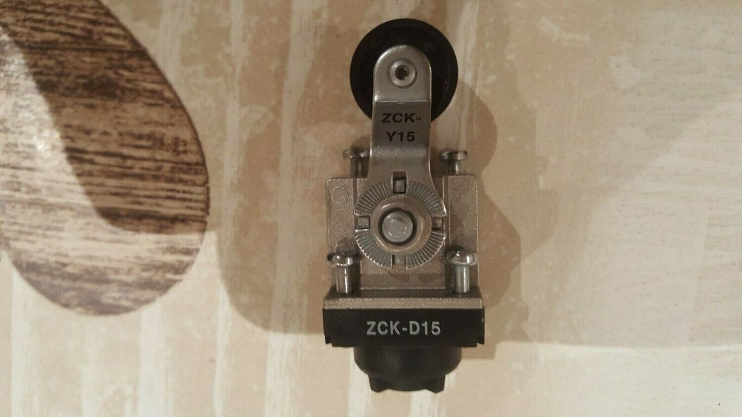 TELEMECANIQUE TETE D INTERRUPTEUR A ROULETTE AVEC RESSORT ZCK-D15