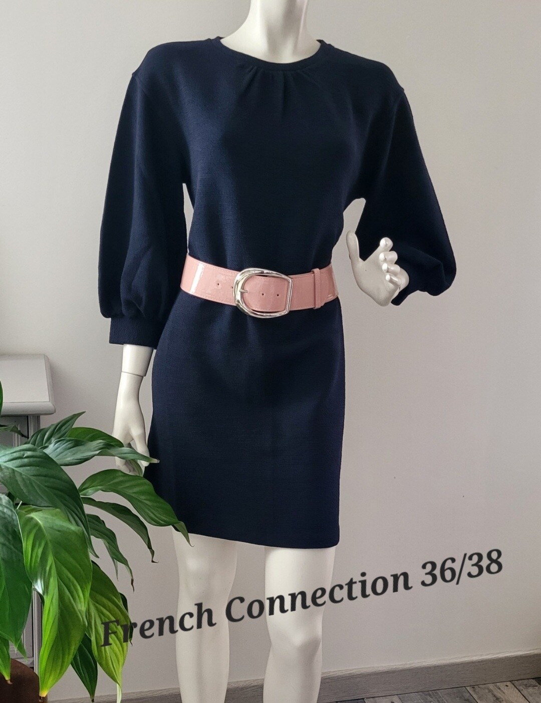 Robe FRENCH CONNECTION neuve sous blister taille UK 8 soit 36/38