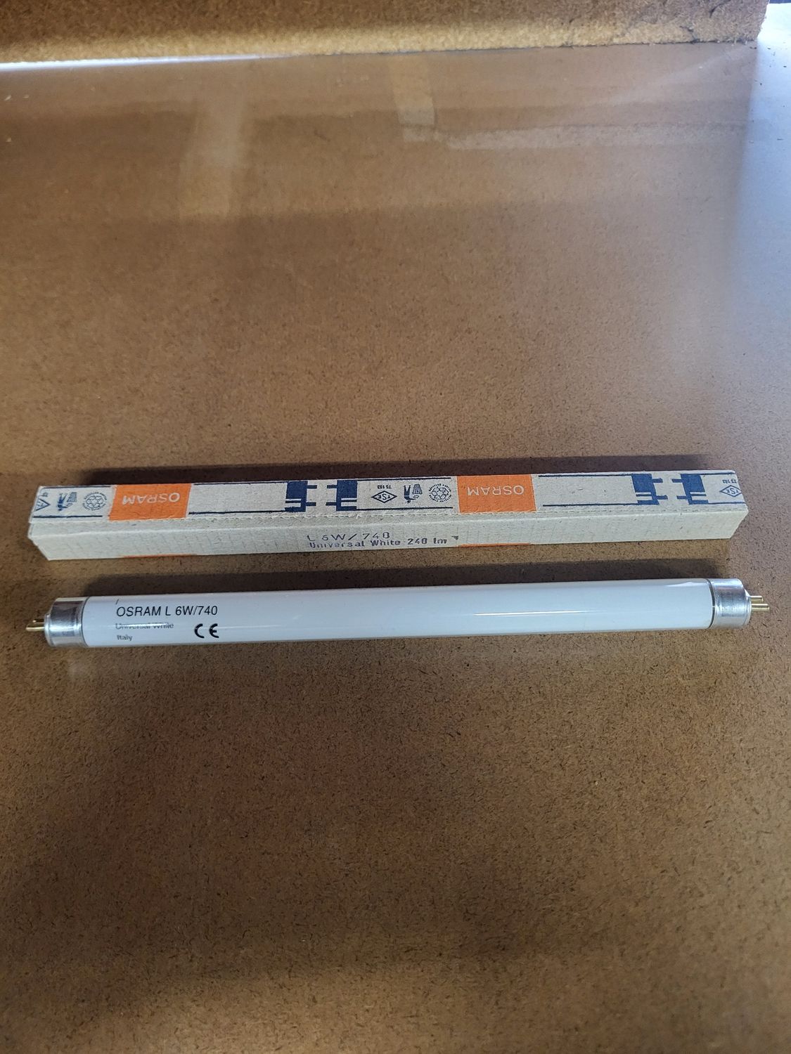 TUBE FLUORESCENT OSRAM L 6W/740