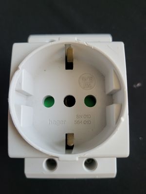 PRISE DE COURANT 2P+T MODULAIRE HAGER SN010