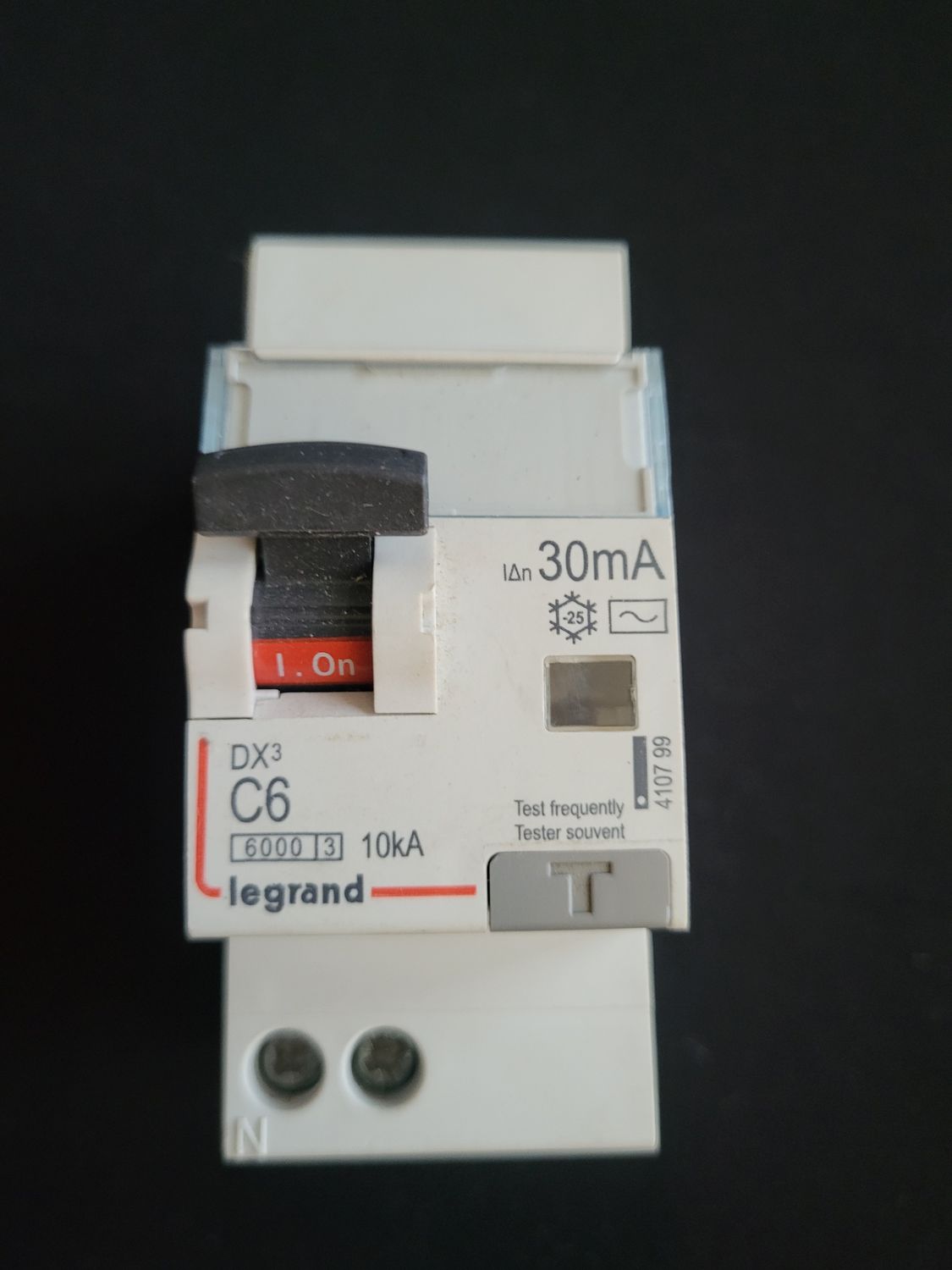 DISJONCTEUR DIFFÉRENTIEL LEGRAND 410799 C6 30 MA AC AUTO