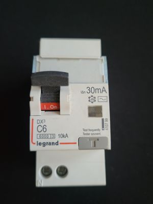 DISJONCTEUR DIFFÉRENTIEL LEGRAND 410799 C6 30 MA AC AUTO