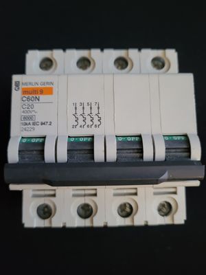 DISJONCTEUR MERLIN GERIN 24229 C60N 4X20A