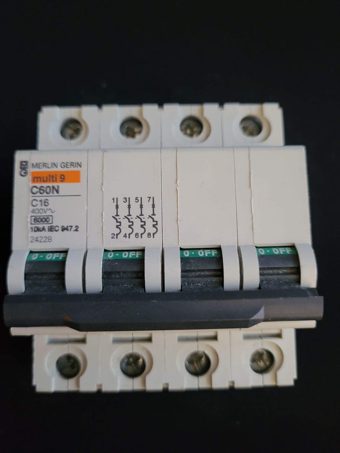 DISJONCTEUR MERLIN GERIN 24228 MULTI 9 C60N 4X16A