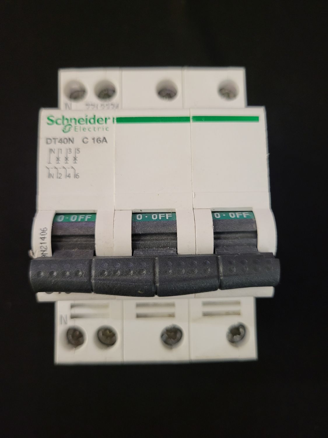 SCHNEIDER ELECTRIC DISJONCTEUR DT40N C16A 4 POLES