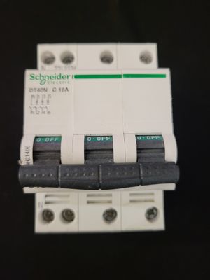 SCHNEIDER ELECTRIC DISJONCTEUR DT40N C16A 4 POLES