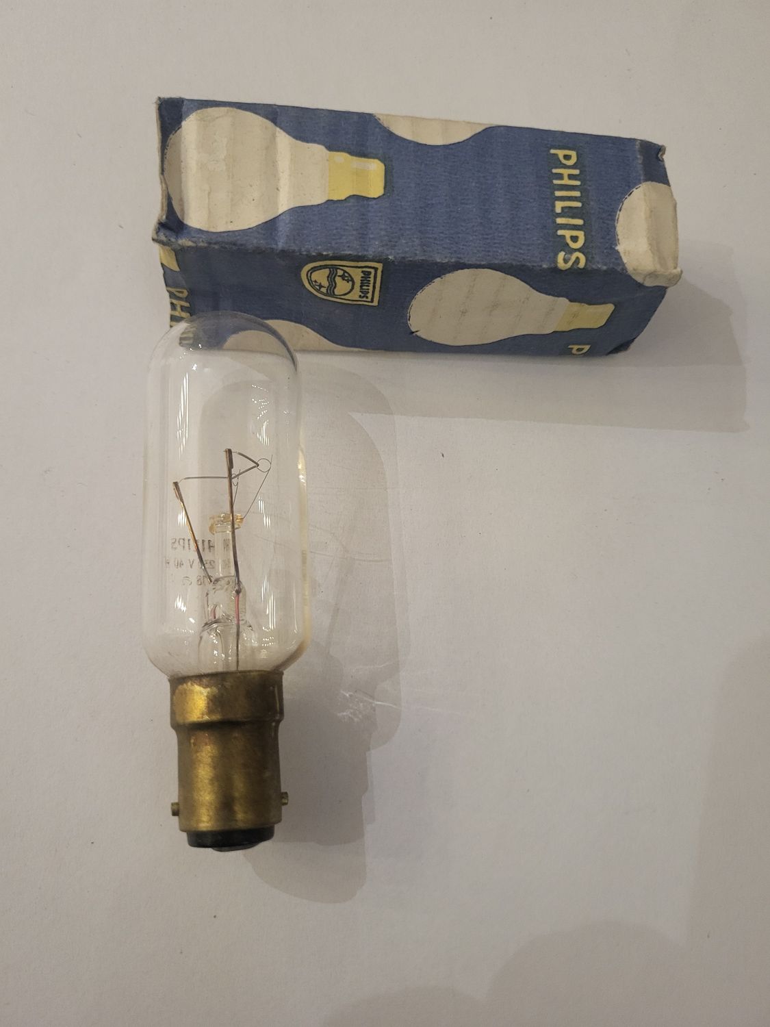 AMPOULE 230V 40W BA15D PHILIPS 26X80MM