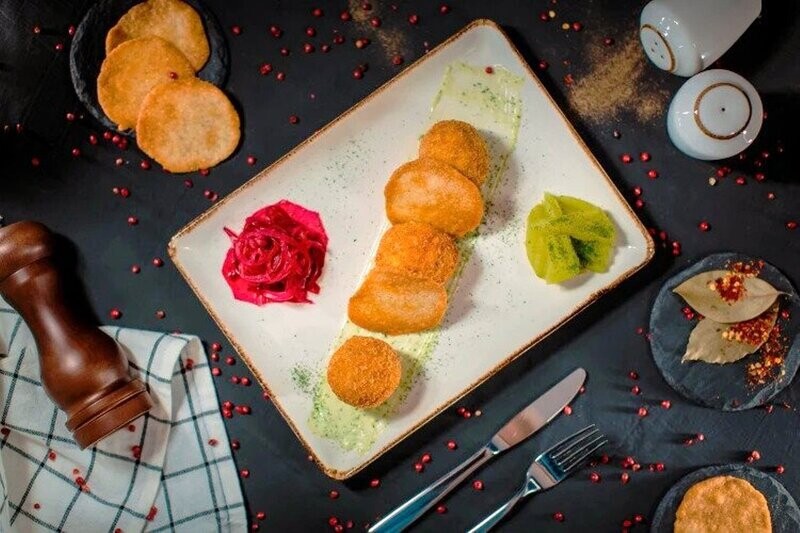 Фасоль с ветчиной и хрустящей корочкой