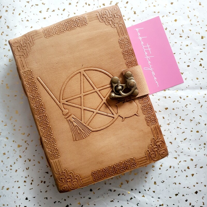 Notebook Witchy × Leer (17,5x13cm) × Handmade | OP=OP Notebook Witchy × Leer (17,5x13cm) × Handmade | OP=OP