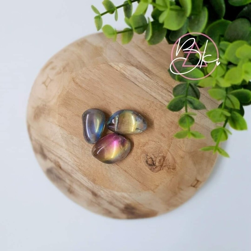 TITANIUM AURA KWARTS | Trommelsteen | krachtige reiniger van lichaam, geest en ziel, helpt je losmaken van negatieve entiteiten en verbindingen TITANIUM AURA KWARTS | Trommelsteen | krachtige reiniger van lichaam, geest en ziel, helpt je losmaken van negatieve entiteiten en verbindingen