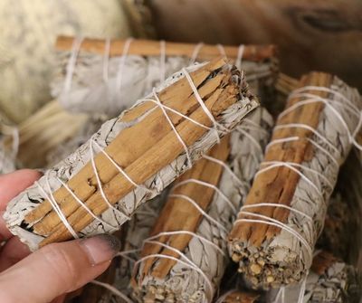 Smudge × White Sage & Cinnamon × geld, rijkdom en reinigend